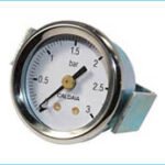 Pressure gauge with bracket